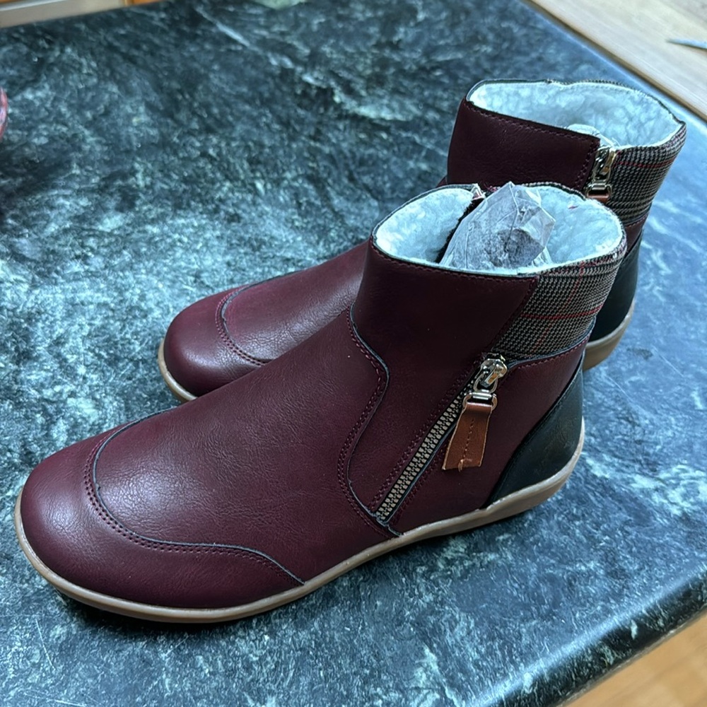 Waterproof boots. Never worn. Size 39.